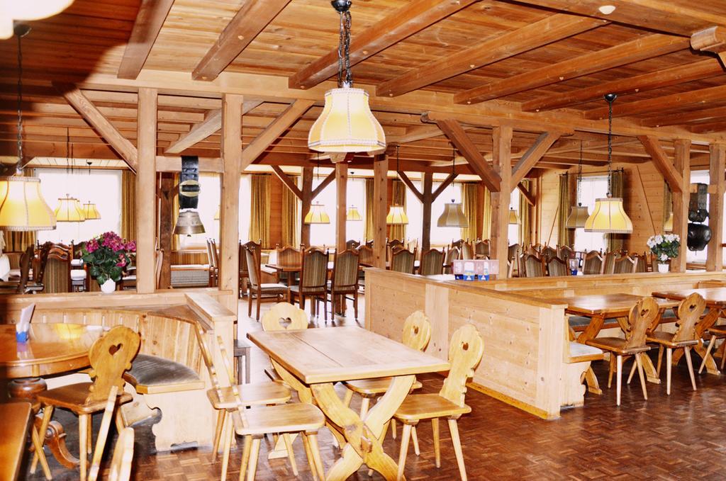Hotel Loewen Lungern Bagian luar foto