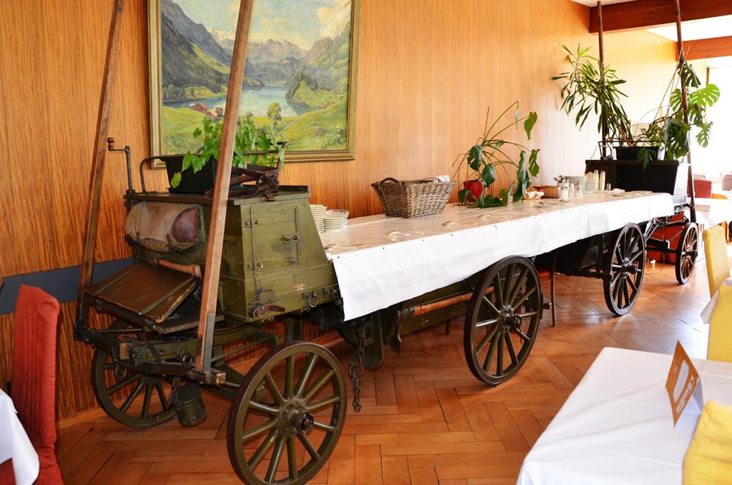 Hotel Loewen Lungern Bagian luar foto