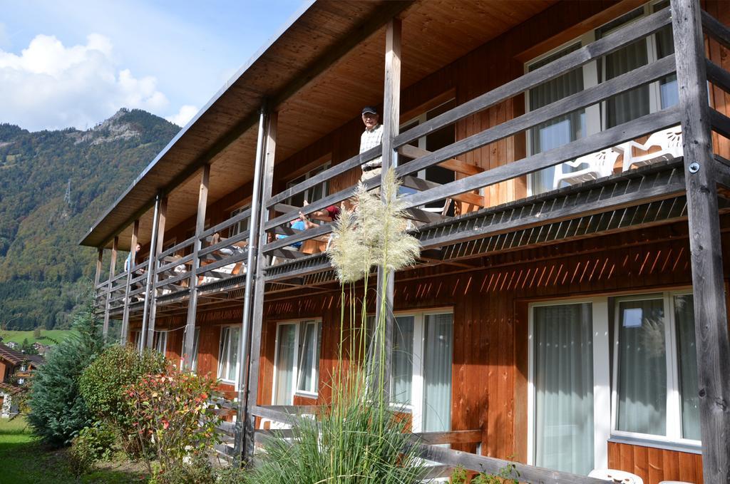 Hotel Loewen Lungern Bagian luar foto