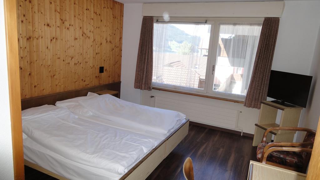 Hotel Loewen Lungern Bagian luar foto