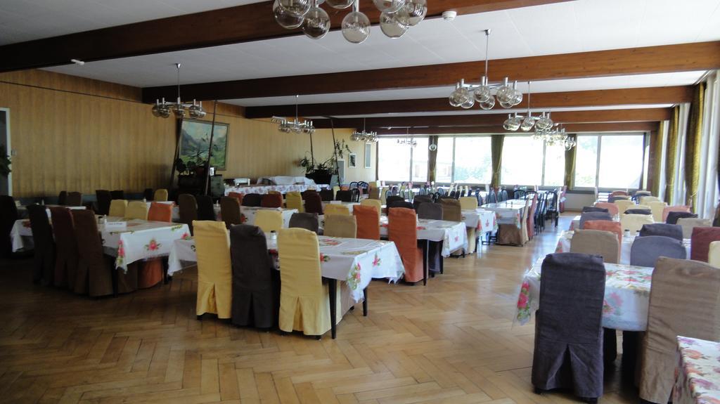 Hotel Loewen Lungern Bagian luar foto