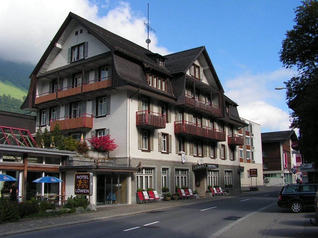 Hotel Loewen Lungern Bagian luar foto